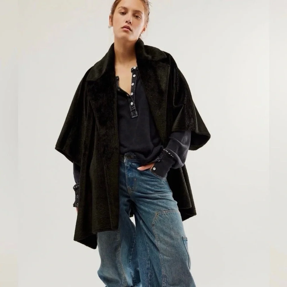 New OS one size large oversized FREE PEOPLE starlett faux fur poncho black coat